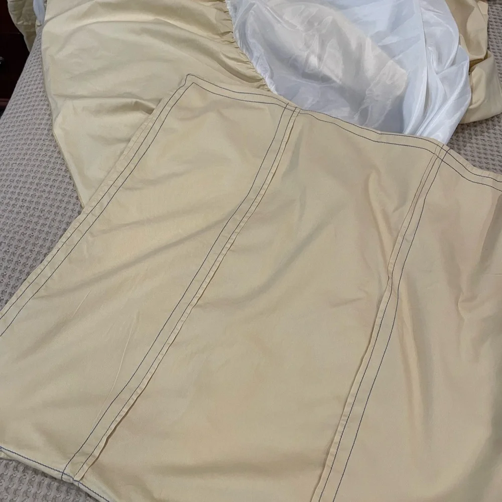 Madison Park 8 piece (no red pillow) Queen reversible duvet set
